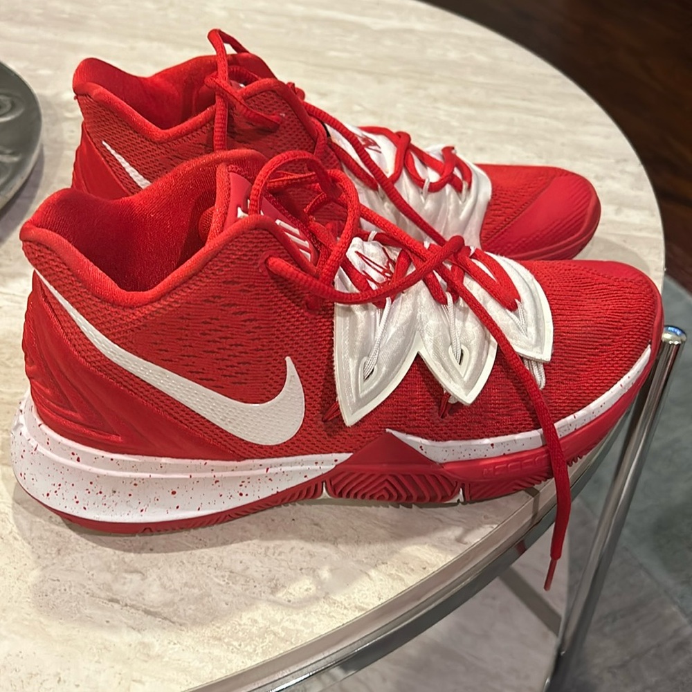 Nike Kyrie Basketball Sneakers Size 8 Perfect condition